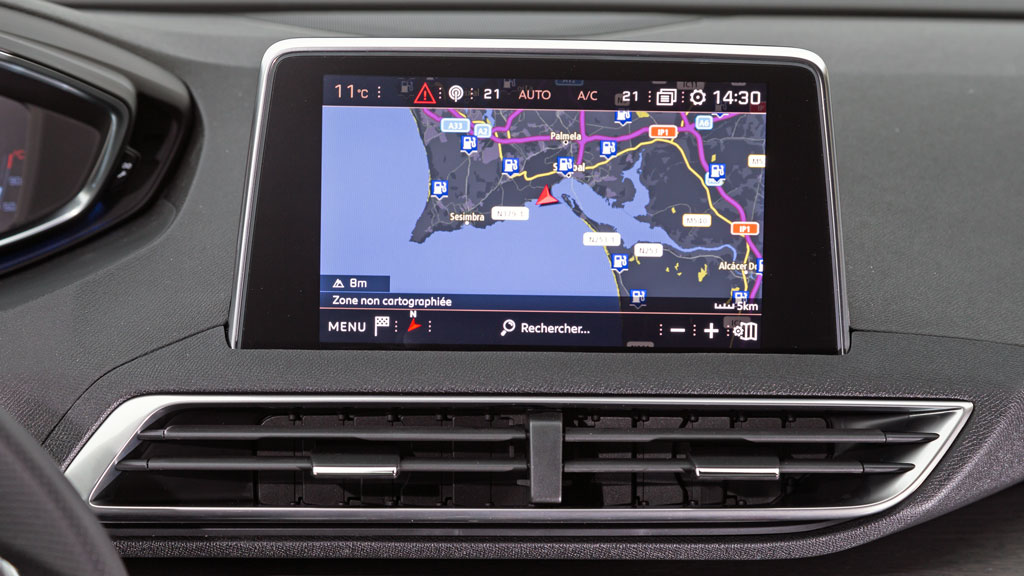 display-peugeot-5008