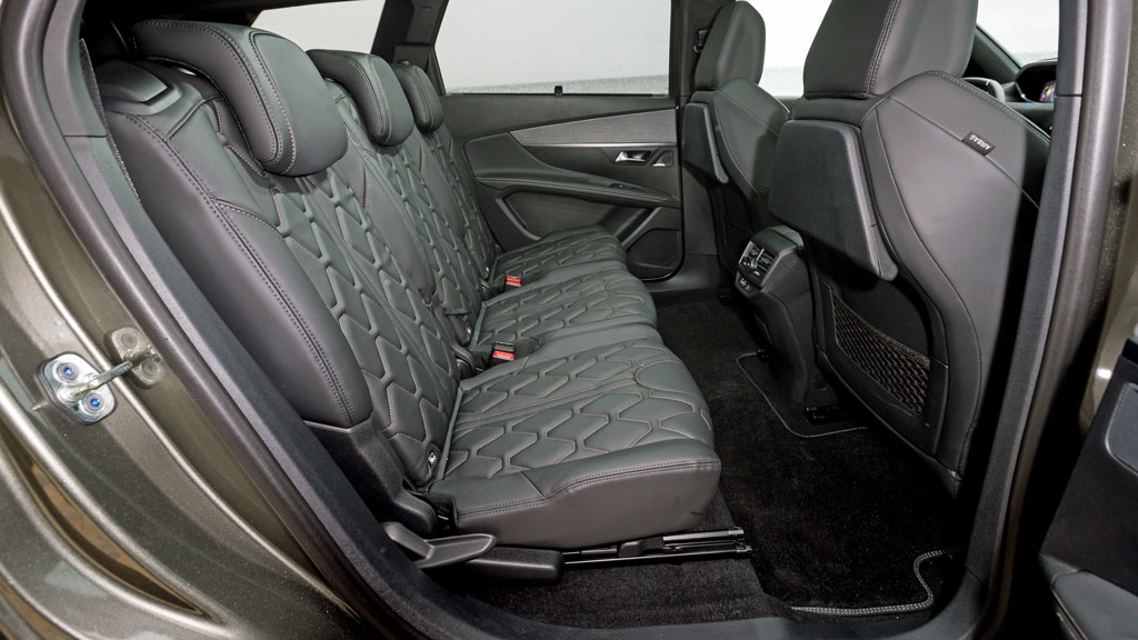 sedili-posteriori-peugeot-5008